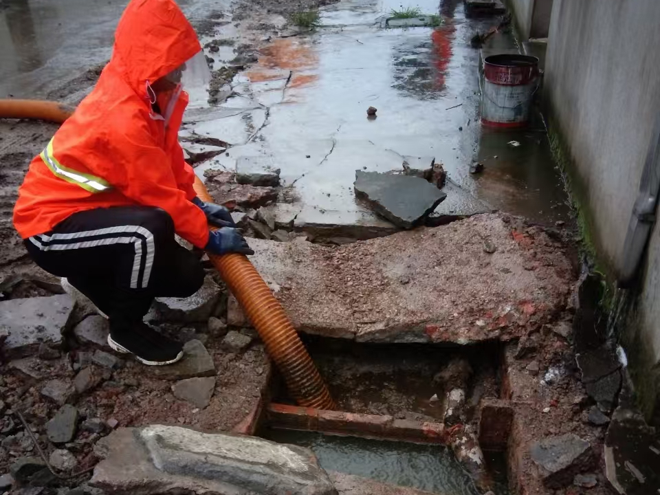 五莲专业清理污水池 炜誉市政以规范流程守护城市 “肠道”