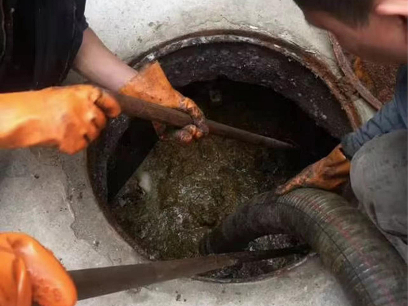 五莲清理化粪池时如何避免沼气的危害？